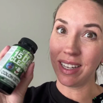 Emma R smiling and sharing her positive experience after trying the 15 Day Cleanse